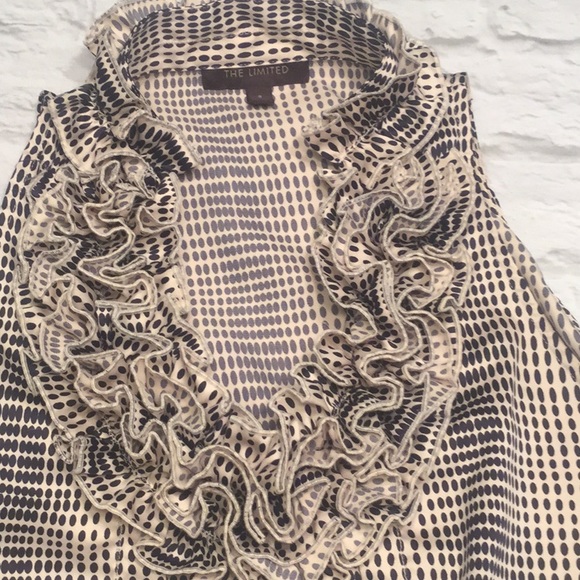 The Limited Ladies sleeveless 👚 - Picture 2 of 8